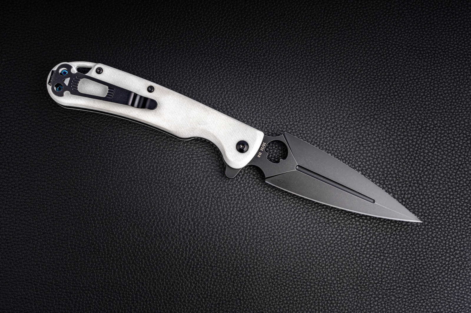 Складной нож Daggerr arrow Flipper Stormtrooper сталь D2, рукоять White G10