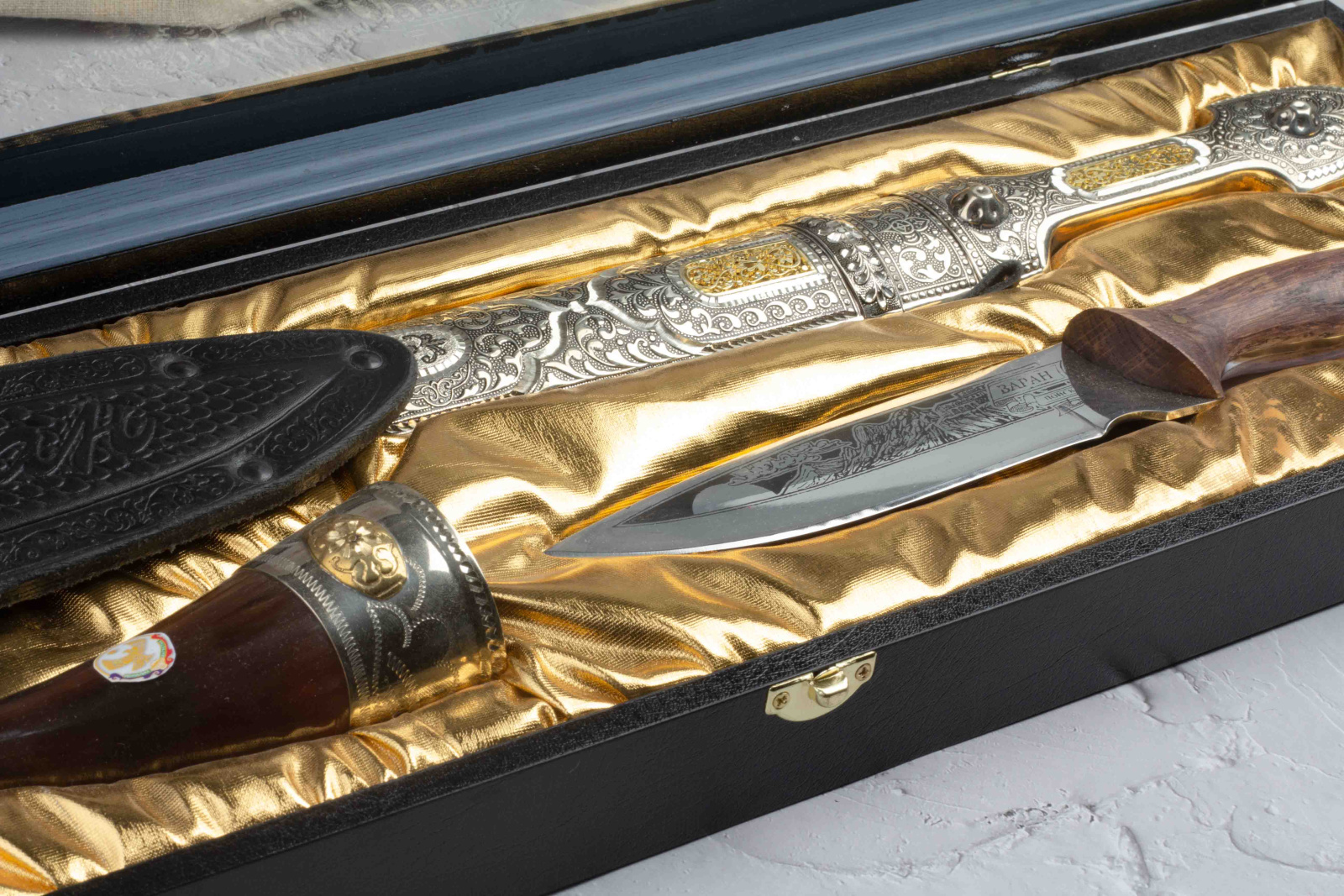 Набор кинжал,нож,рога мельхиор №65 дербент