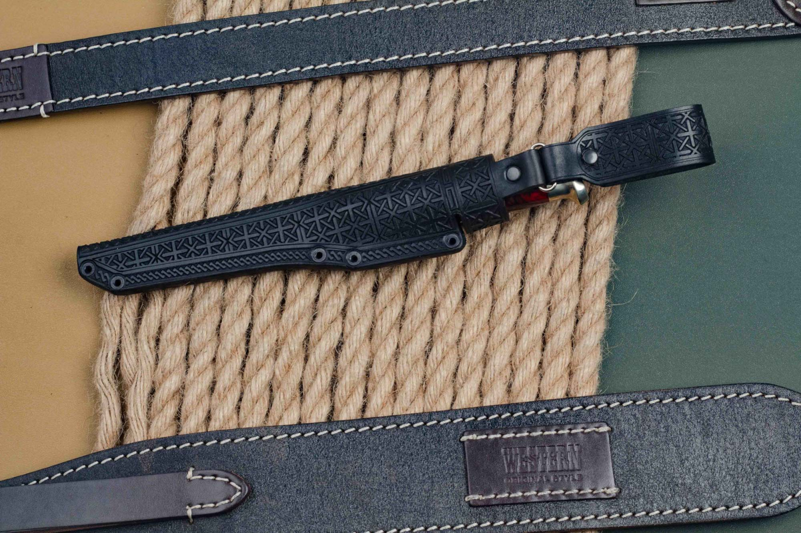 Нож Финка Х12МФ акрил Андреев