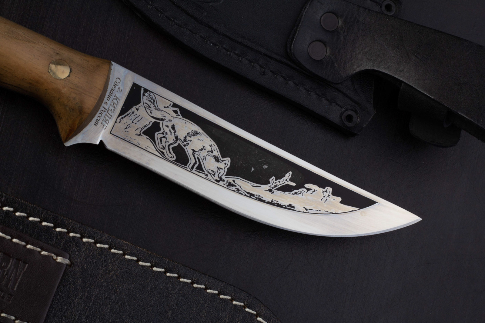 Нож Лис 65х13 клепанный орех Беркут Кизляр