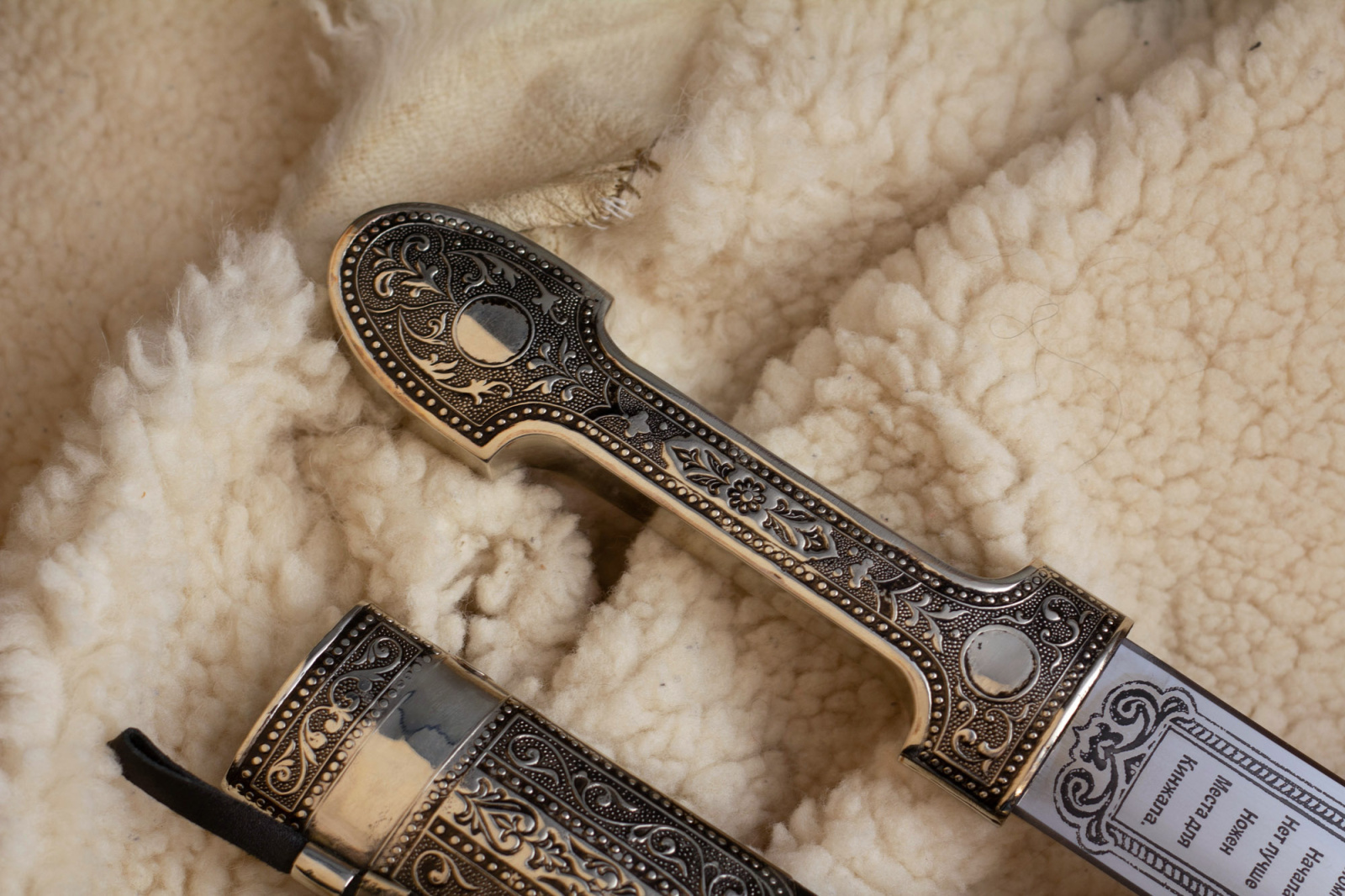 Кинжал сувенирный модель №16 (Кавказский) кожа/мельхиор Беркут Кизляр