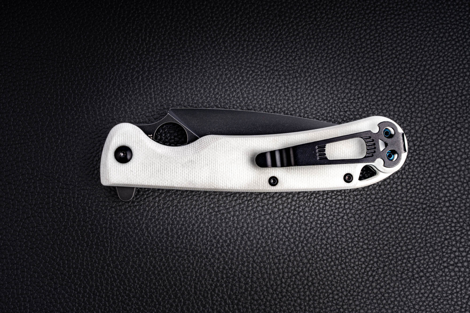 Складной нож Daggerr arrow Flipper Stormtrooper сталь D2, рукоять White G10