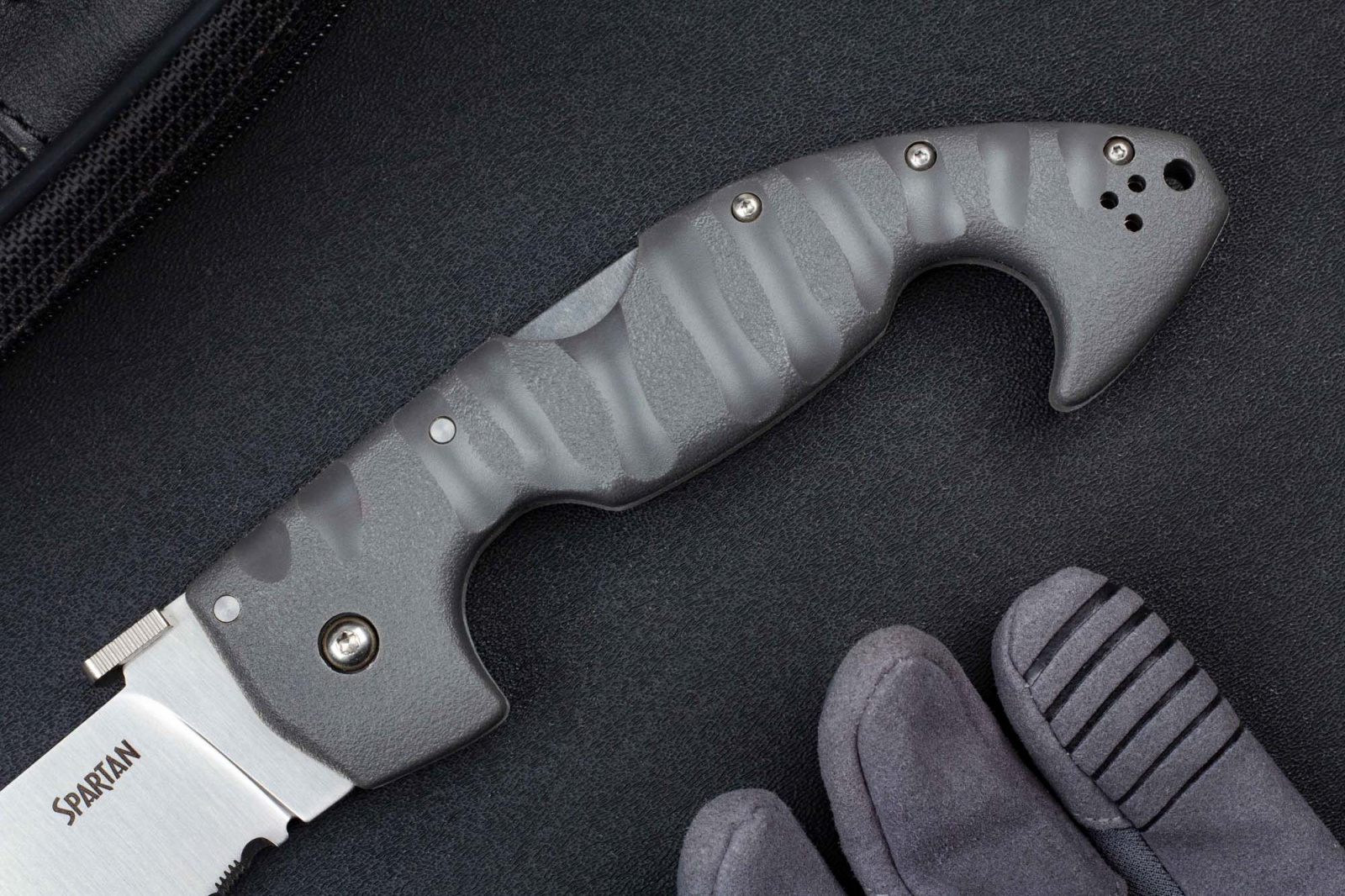 Складной нож Cold Steel Spartan Serrated сталь AUS-10A, рукоять Grivory