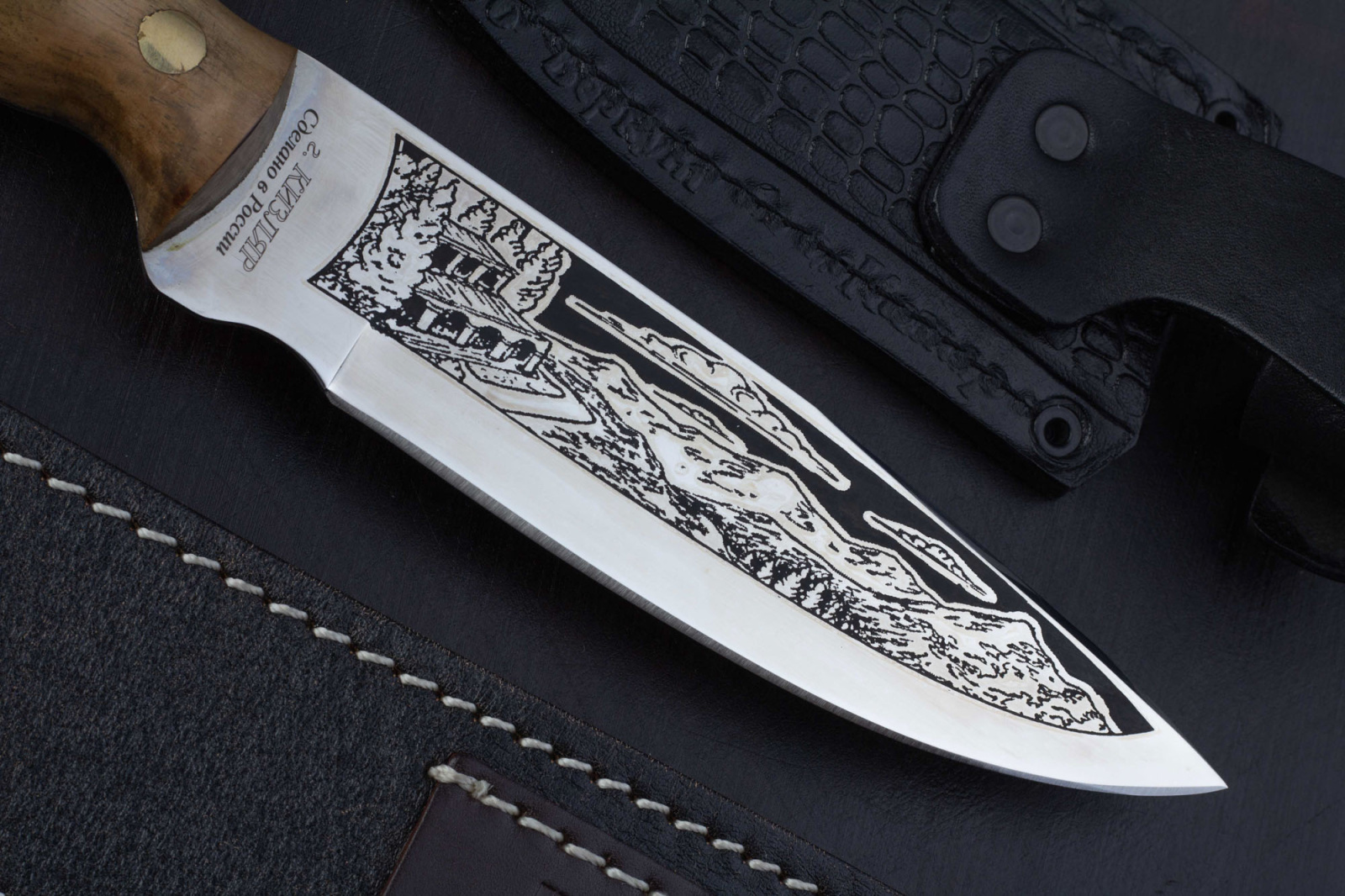 Нож Варан 65х13 орех клепанный Беркут Кизляр