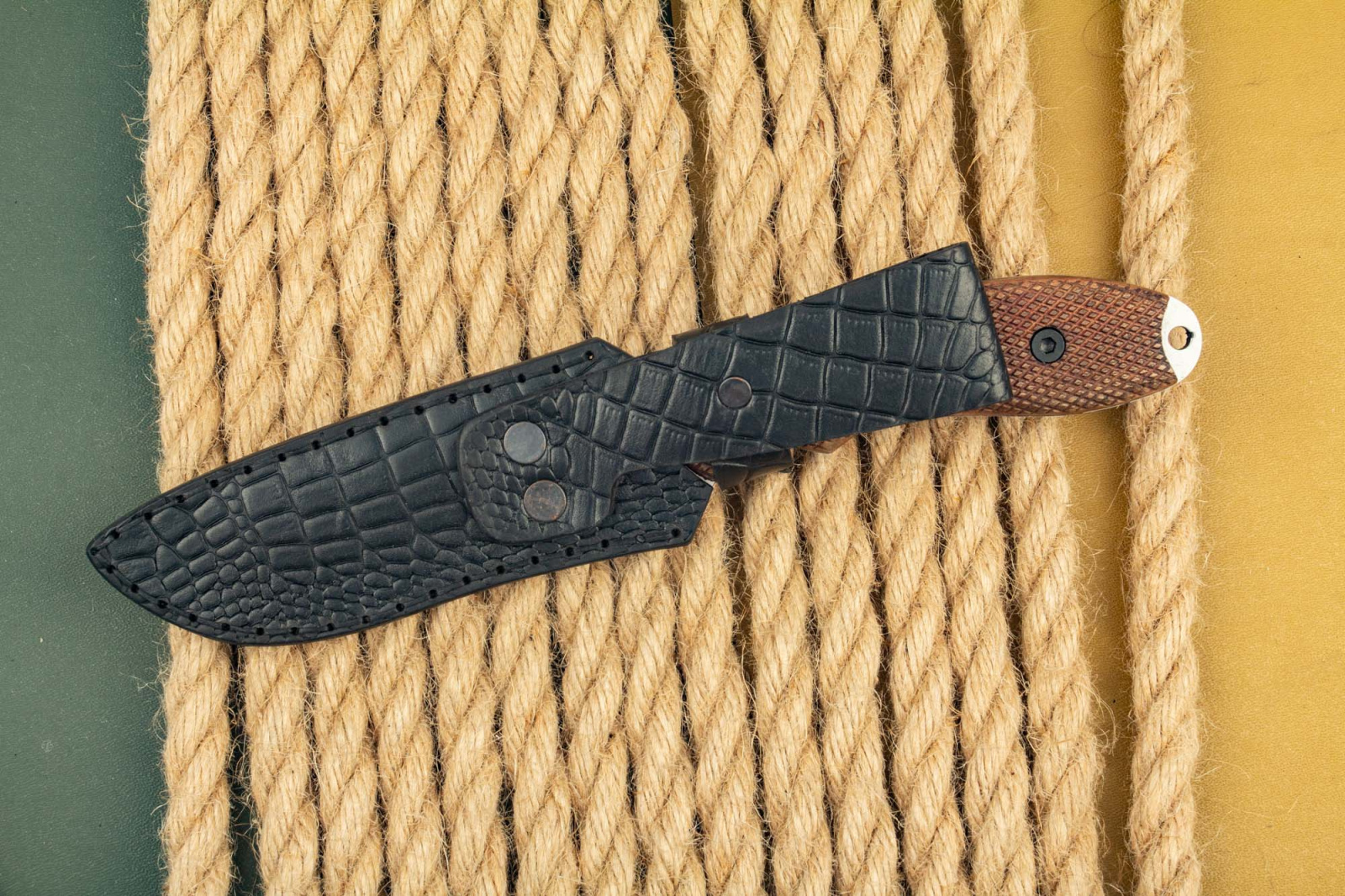 Нож Рысь Х12МФ орех