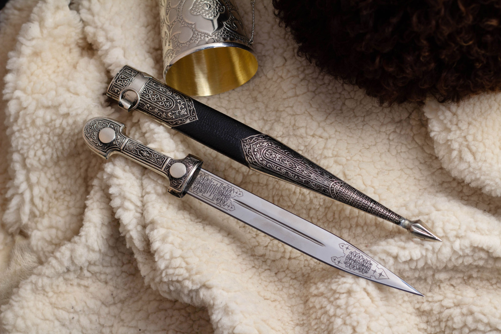 Кинжал джигит кожа/мельхиор Беркут