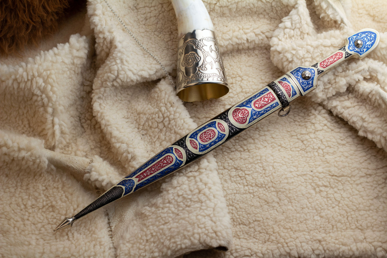 Кинжал Ирбис мельхиор крашеная Беркут Кизляр