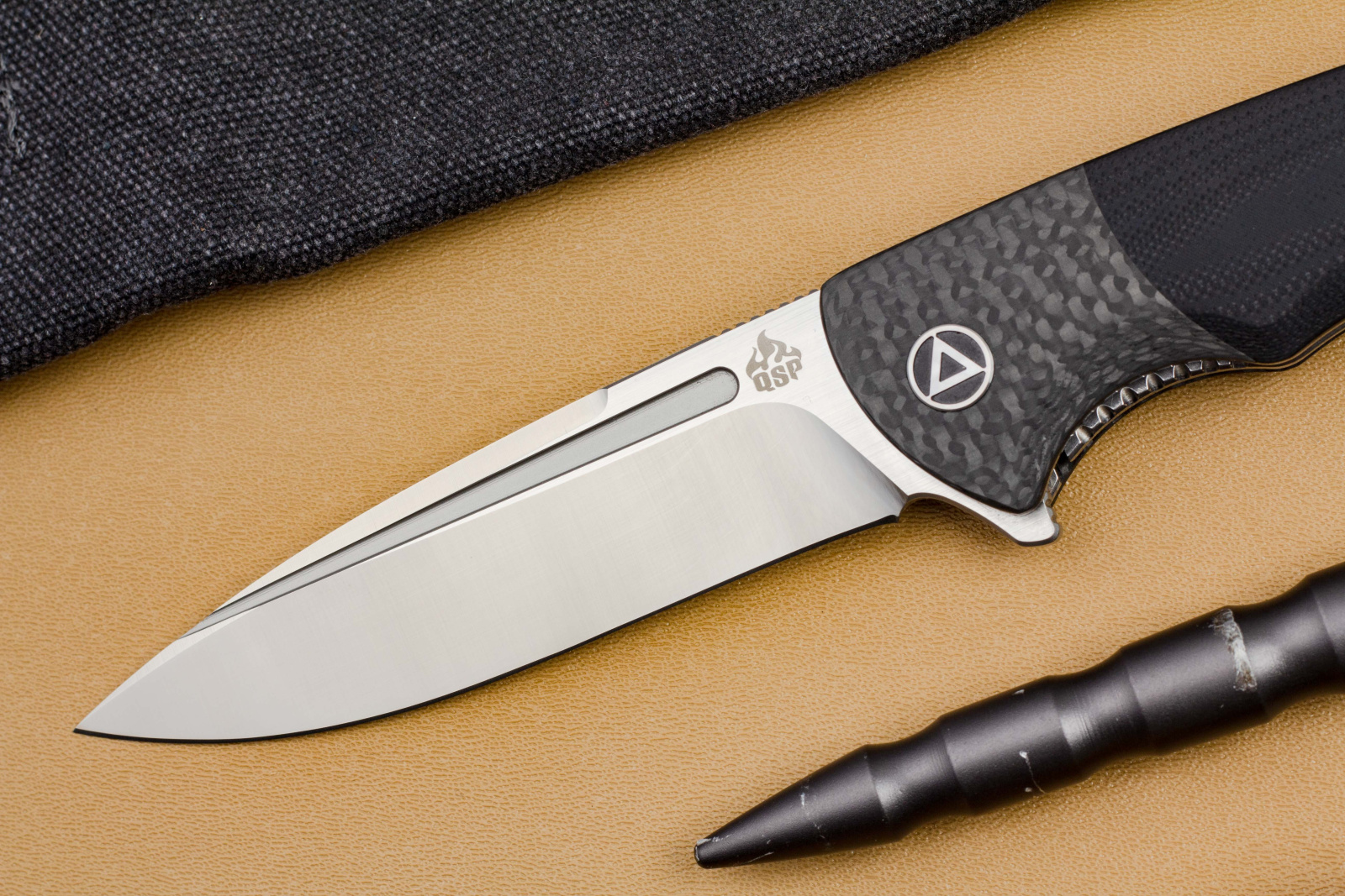 Нож QSP Harpyie Satin сталь S35VN, рукоять Black G10/CF